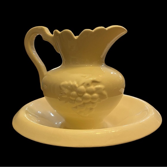 Antique wash basin and pitcher Ivory - Picture 3 of 16